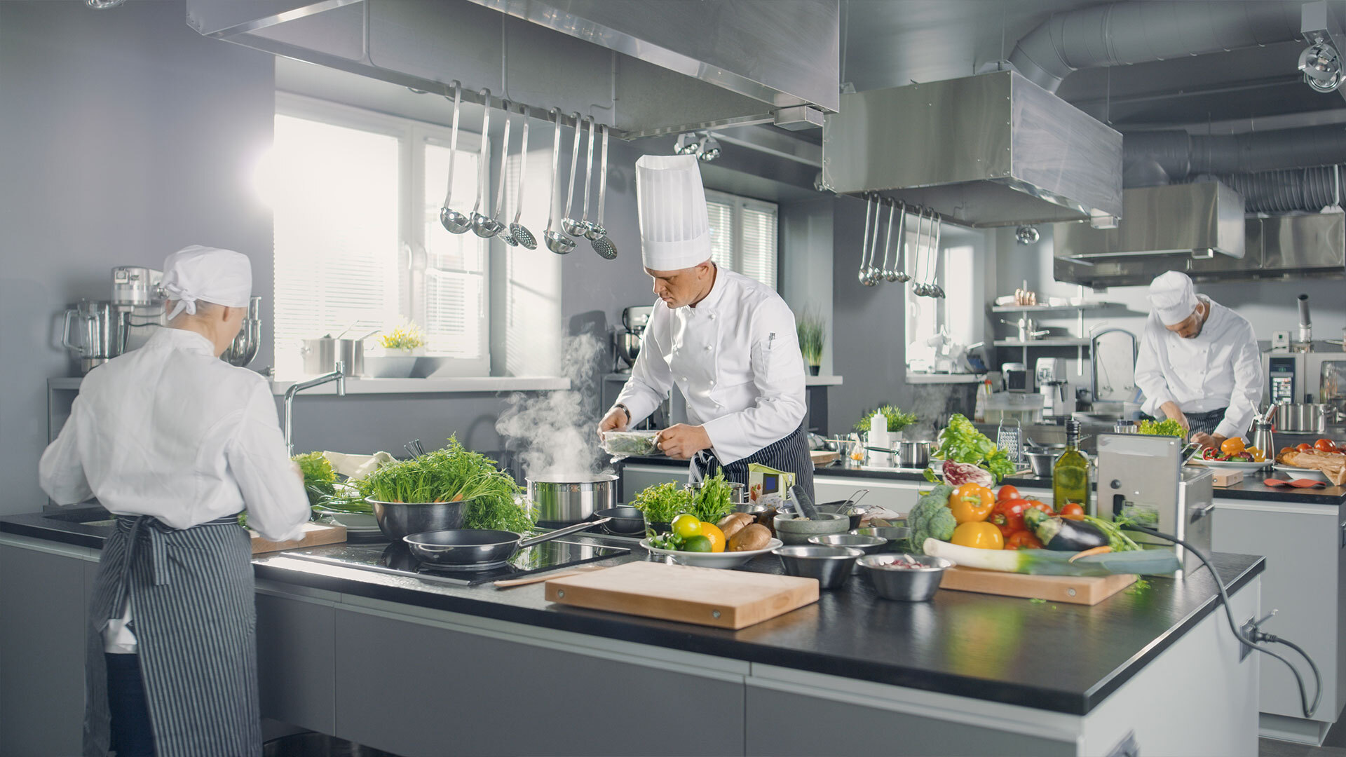 The OVA service streamlines the work of kitchen professionals by automating routine self-monitoring tasks in professional kitchens. 