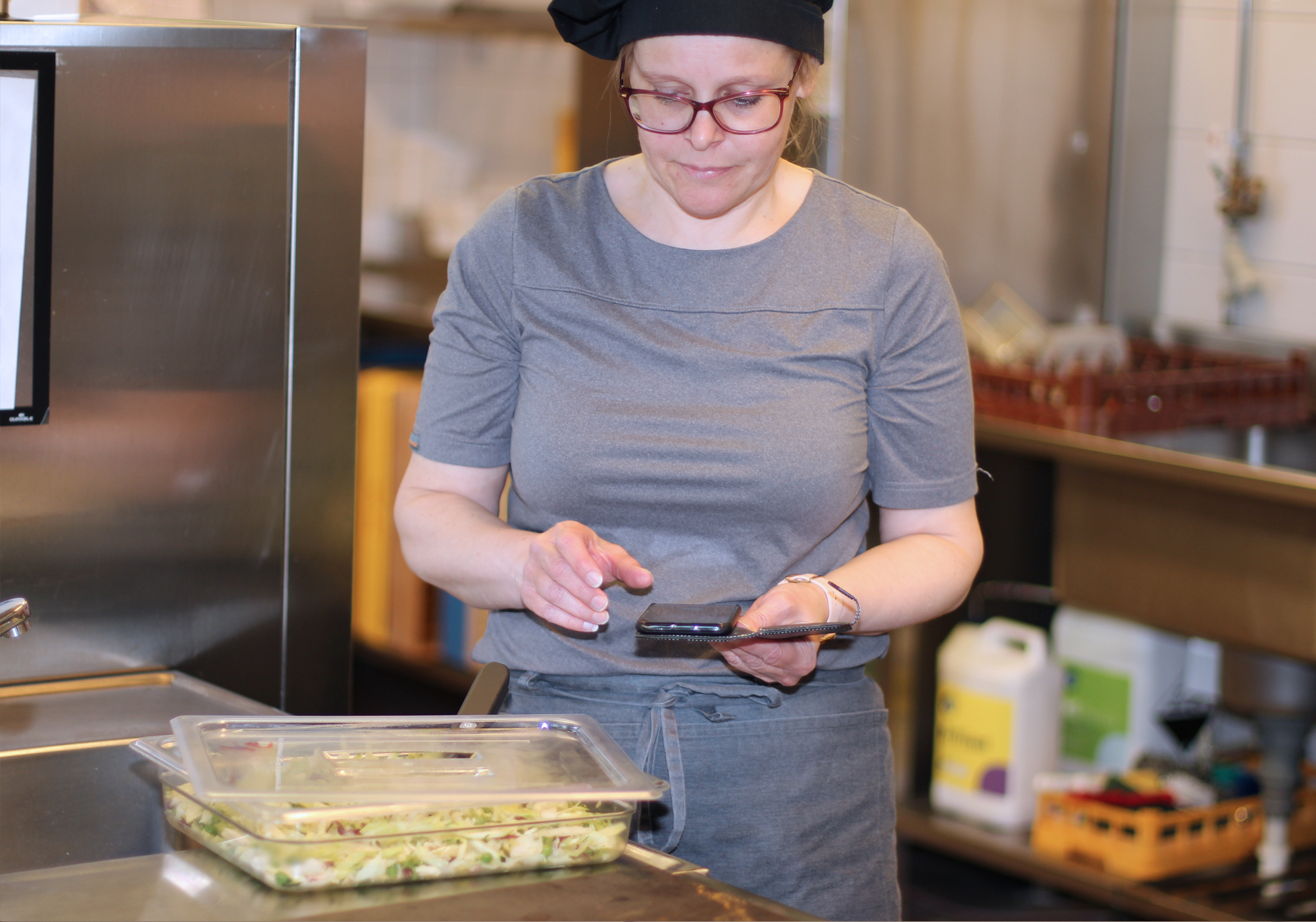 Lämpötilan mittaaminen salaatista